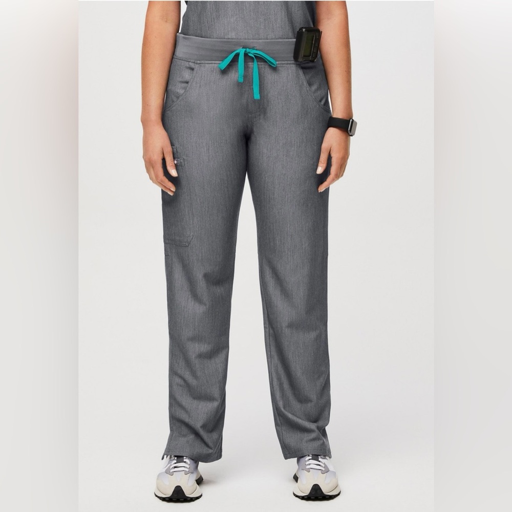Figs Kade Cargo Scrub Pants in Graphite Size XL